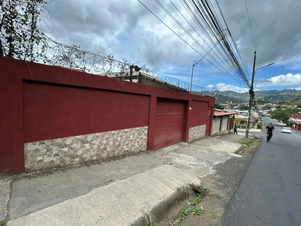 HOUSE FOR SALE IN TRES MARÍAS, ASERRÍ
