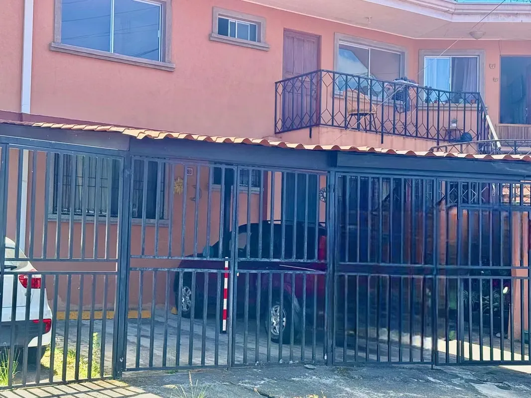 Casa en segunda planta, cuenta con 2 dormitorios, 1 baño, sala, comedor, cocina, cuarto de ...