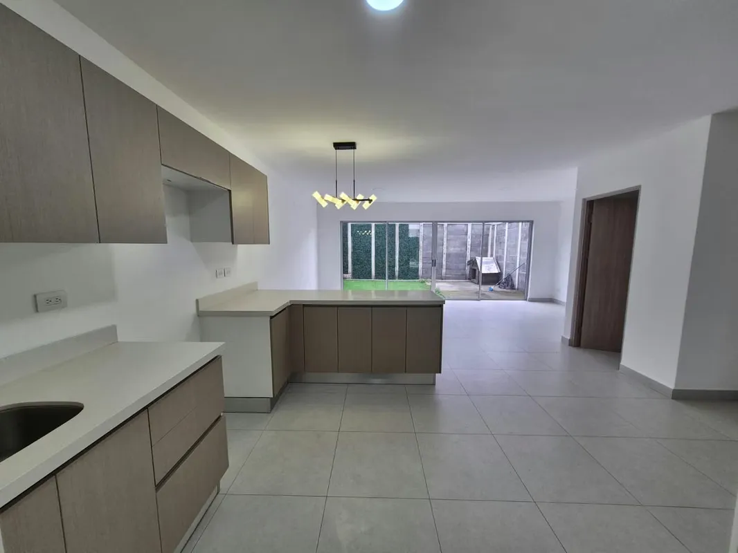 Modern House for Rent in Naos Condominium, San Joaquín de Heredia
