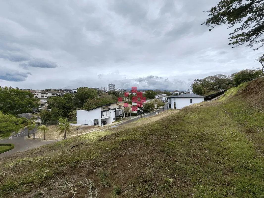 Located in one of Heredia's fastest-growing commercial and residential areas. The perfect combination for a comfortable and peaceful life in an exclusive ...