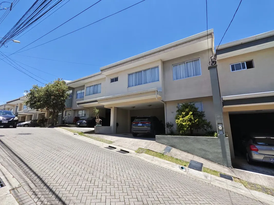Venta de Casa en San Vicente Moravia en Condominio