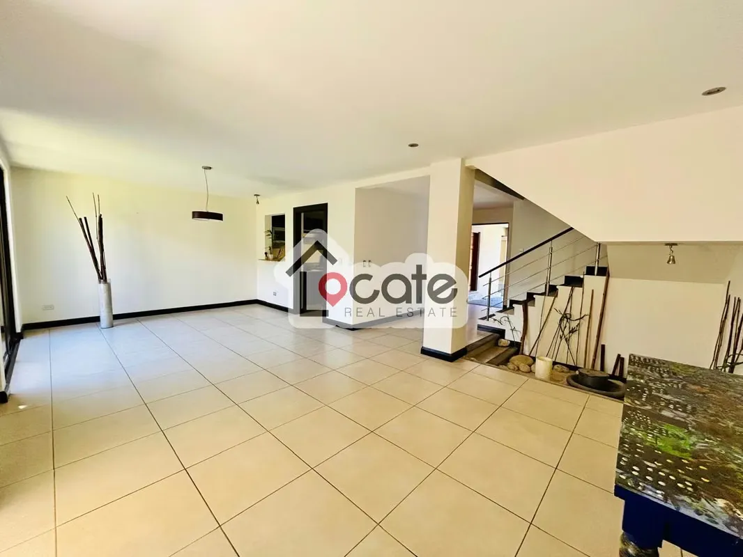 Santa Ana | Elegant House for Rent in a Gated Community
