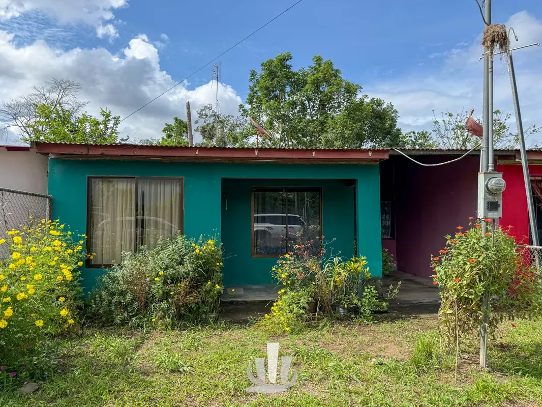 Casa en Venta con Amplio Terreno en Zona Residencial