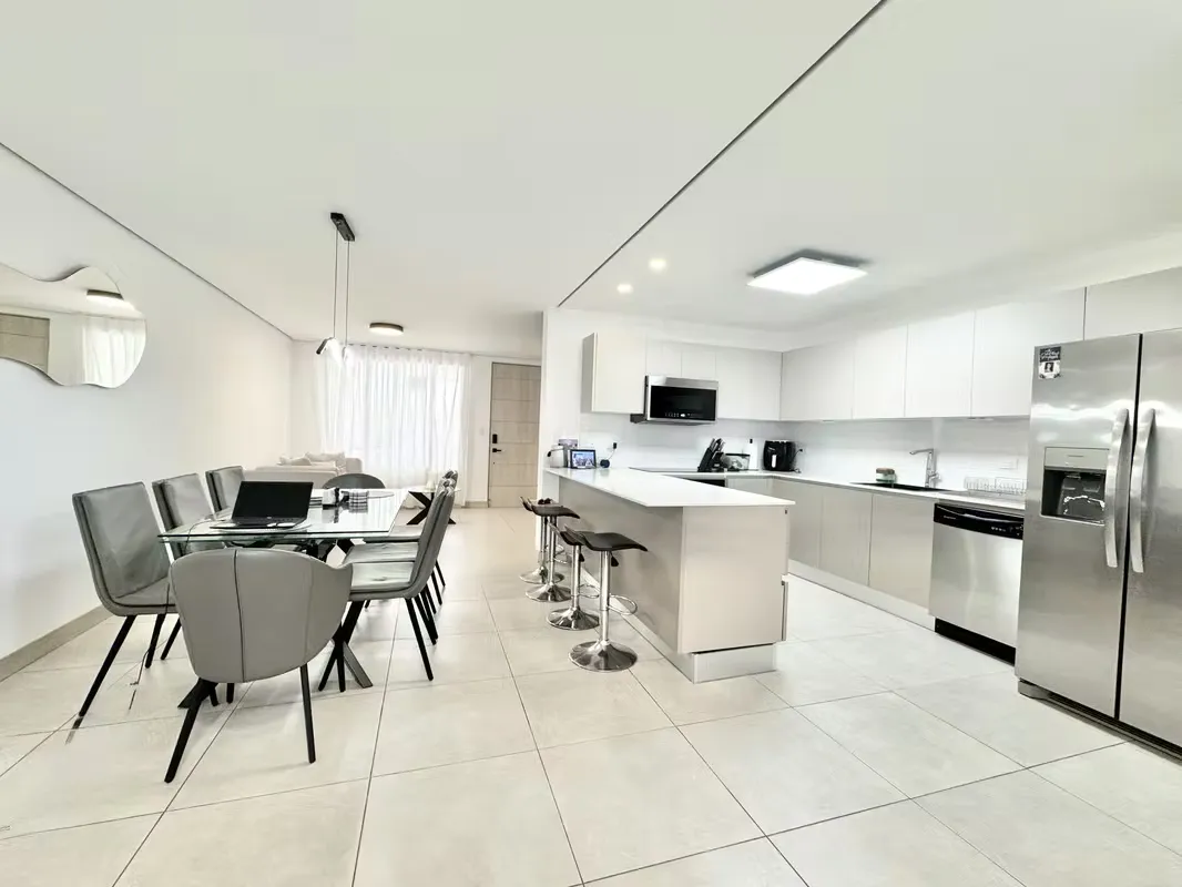 Moderna casa amueblada 3 hab + oficina + preciosas amenidades