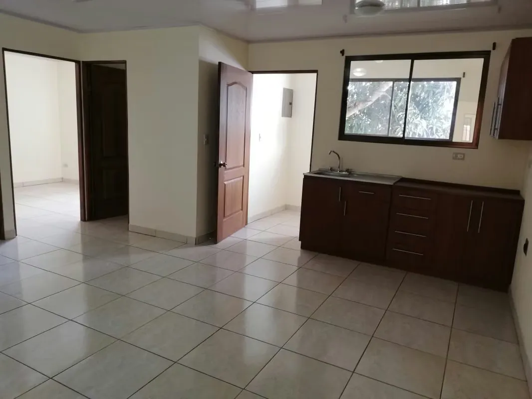 Encantador Apartamento de 2 Habitaciones en Barrio Otoya