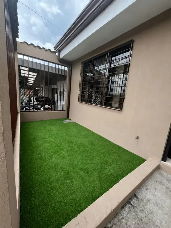 VENDO CASA + TERRENO EN SAN FRANCISCO DE DOS RÍOS.