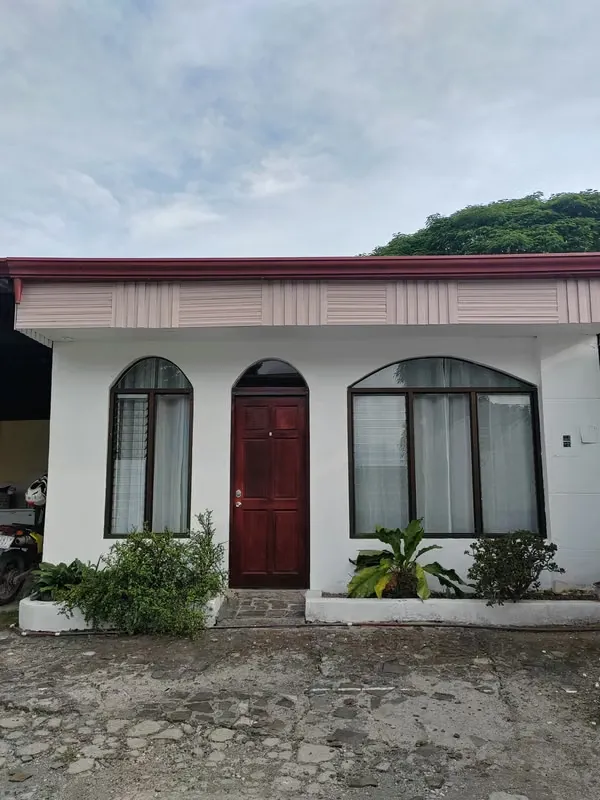 Se alquila cómodo apartamento en excelente ubicación, cerca del centro, supermercados, escuela e iglesia. Zona segura y tranquila, ...