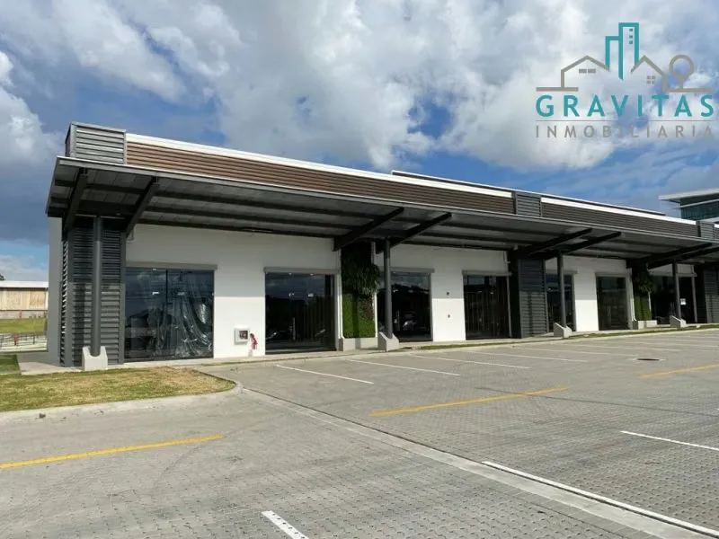 Commercial space for rent in Lindora, Santa Ana, facing the highway.