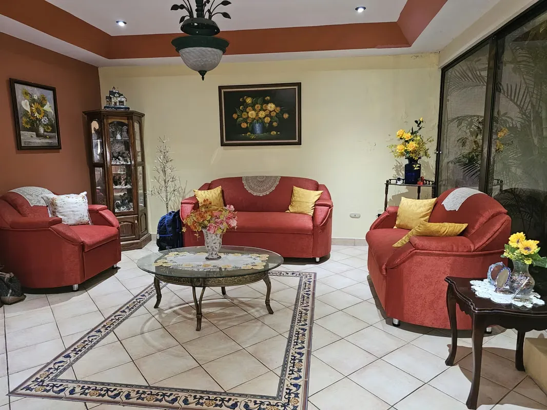 Casa de 5 habitaciones en Santa Lucía, Barva de Heredia