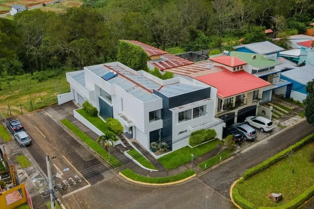 SE VENDE Casa en Condominio Altos de Montenegro KS