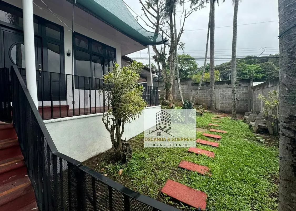 VENDO Amplia Casa en Atenas, Alajuela