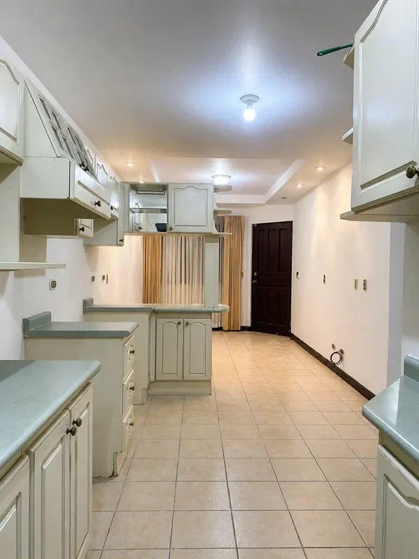 Apartamento en primera planta en condomonio Monte Galán, Rohrmoser.