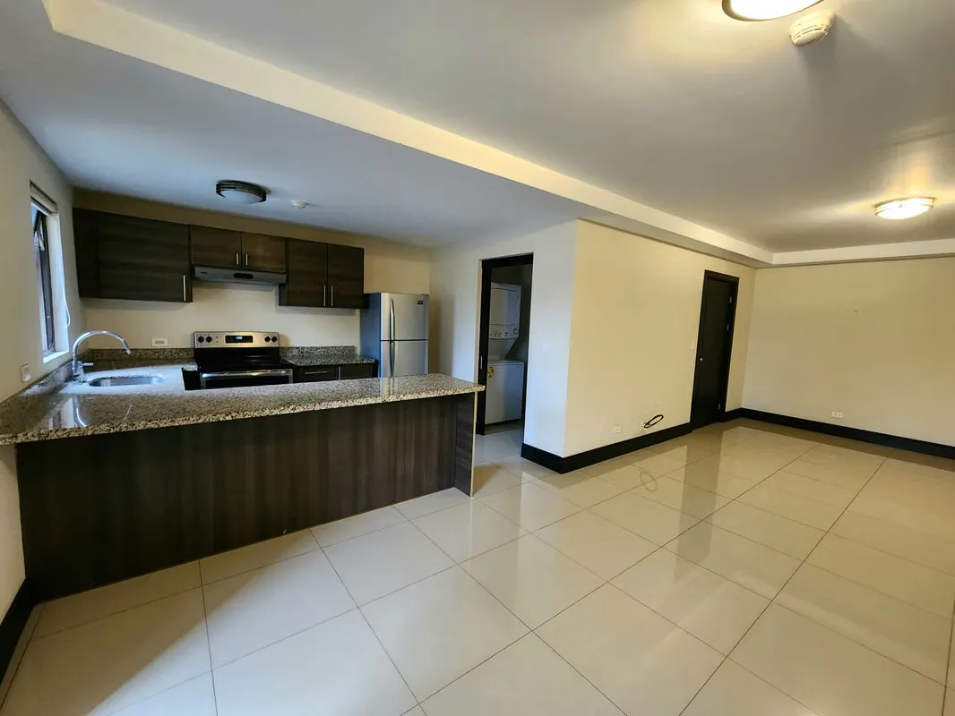 Se alquila hermoso apartamento con línea blanca, Condominio Del Río, Brasil de Santa