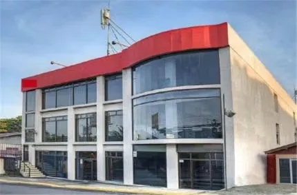 Edificio en Pozos Santa Ana con 65 parqueos listo