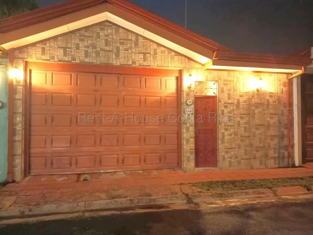 House for Sale in El Tejar del Guarco, Close to Everything