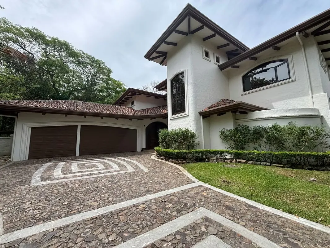 VENTA DE CASA EN CONDOMINIO VILLA REAL - SANTA ANA