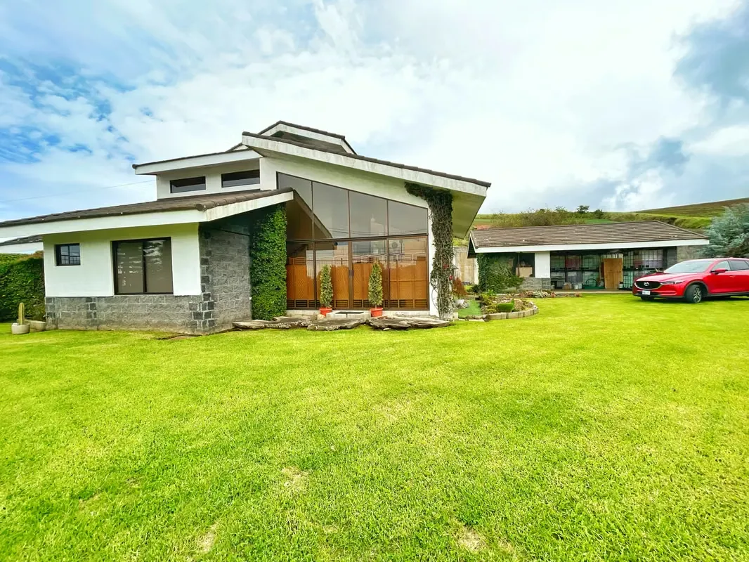 CASA EN VENTA (1268 M2) en Llano Grande Cartago! P510