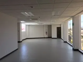 Oficina completamente remodelada de 261 m² en dos niveles, ubicada en oficentro con seguridad 24/7, cámaras, planta eléctrica, aire ...