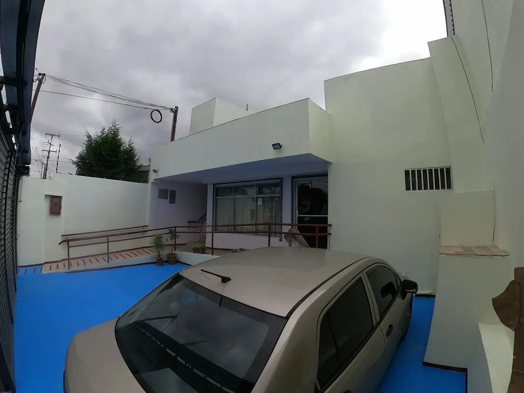 EDIFICIO EN RENTA O VENTA DIAGONAL AL PODER JUDICIAL Y A 25 METROS DE LA CLINICA CATÓLICA, SOBRE CALLE PRINCIPAL