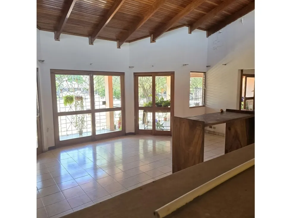 Casa en Venta en Heredia, mas 2 apartamentos, uso mixto 5PCU9970106