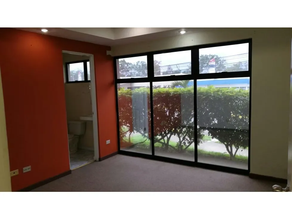 Edificio/ Oficinas en alquiler en El Barreal de Heredia. PC 9969461