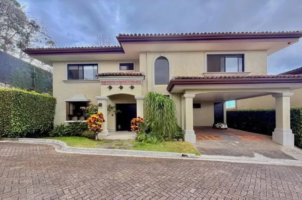 Alquiler de casa o venta de casa en condominio en san antonio de Escazú