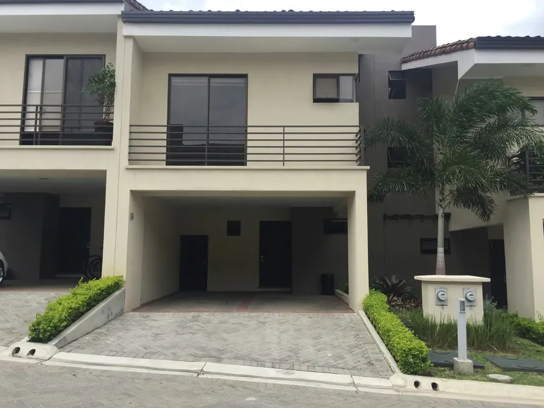 VENTA DE CASA PARA INVERSIÓN EN CONDOMINIO PARQUES DEL SOL