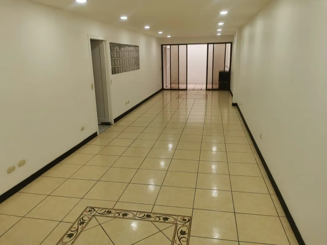Se alquila preciosa casa de 2 pisos en Urbanización  de 300mts