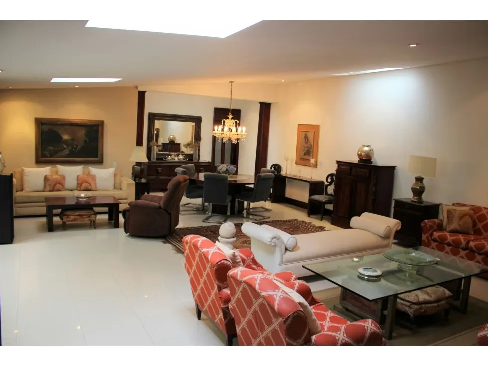 Oportunidad única en Pinares, venta de casa amplia y terreno Curridabat, San José