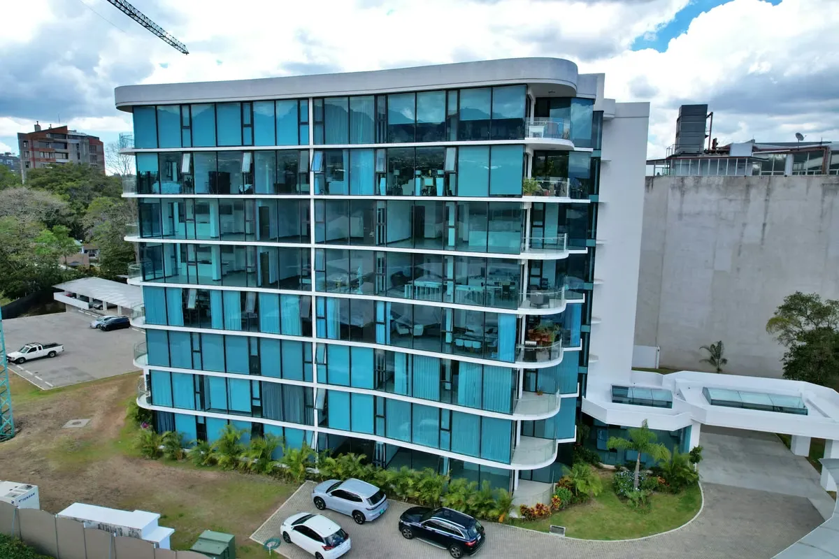 Alquiler de apartamentos elegantes en condominio, Escazú. (FE)
