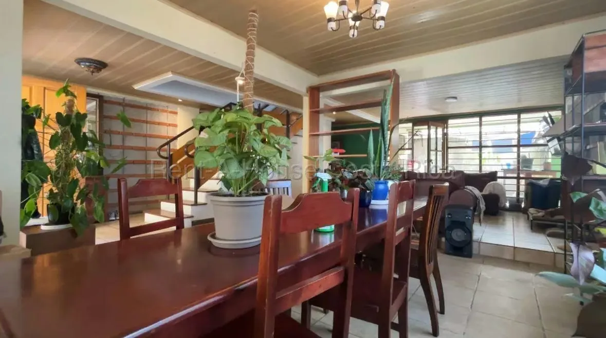 Venta de Casa con apartamento en Moravia Centro