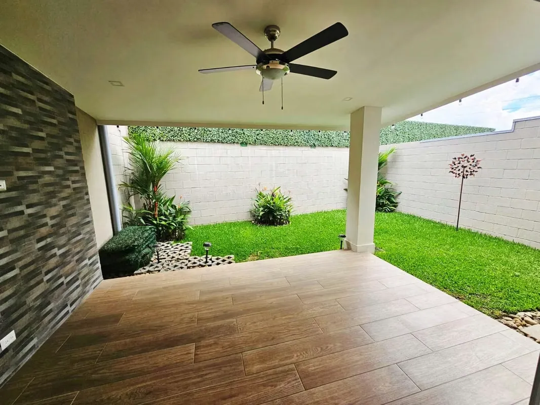 ESCAZU GUACHIPELIN! CASA CONTEPORANEA 3HAB/2.5BAÑOS/LINEA BLANCA