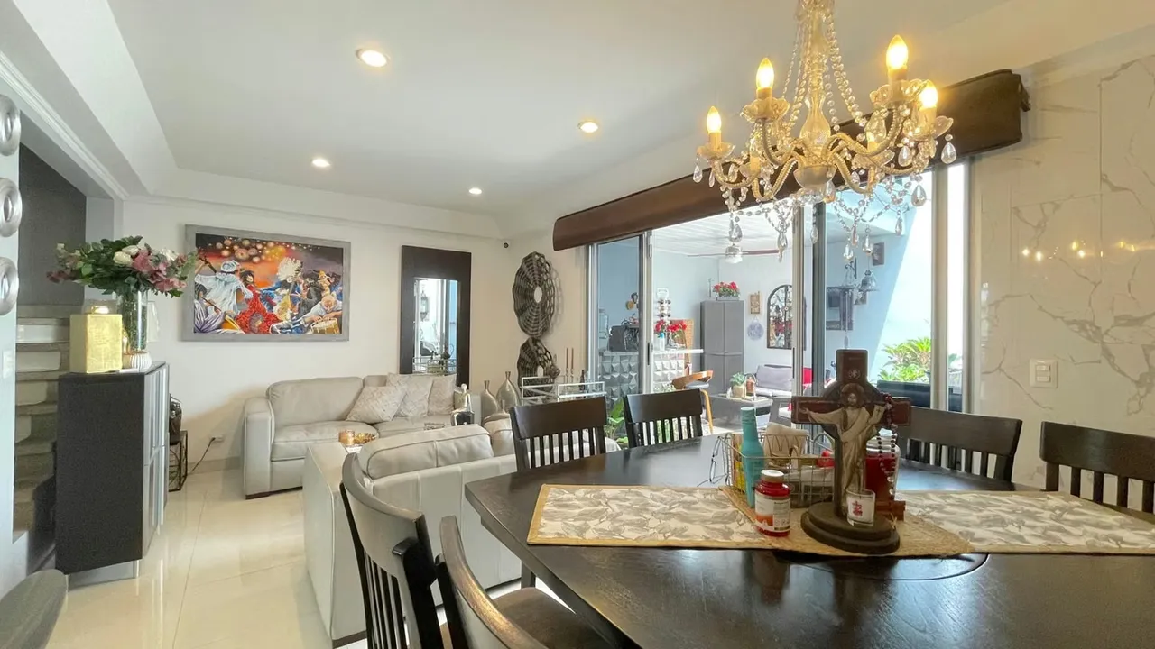 VENTA Casa en Condominio con Terraza y Oficina en San Rafael de Escazú