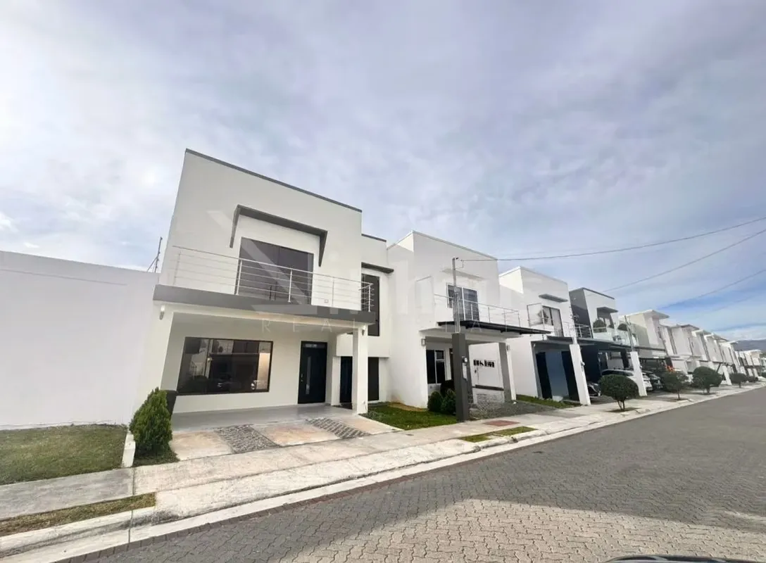 id 42452 Estrene casa en Condominio La Floresta