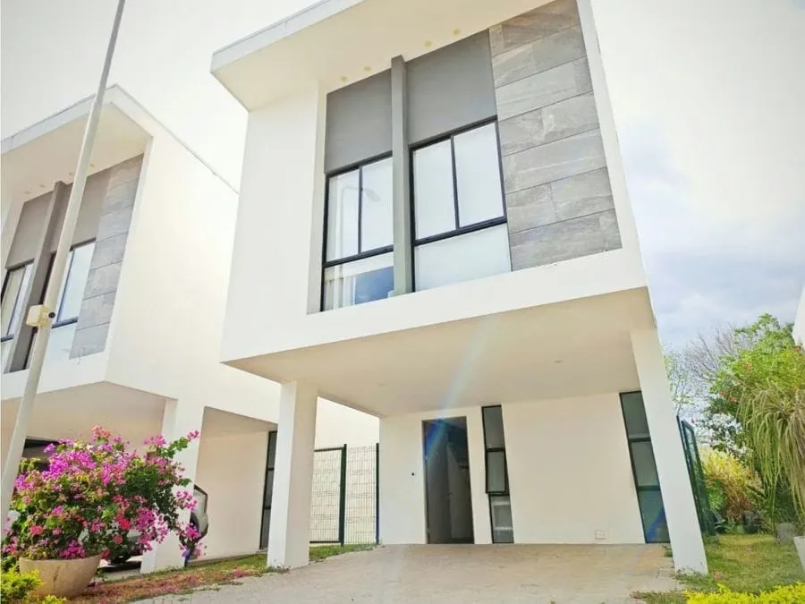 Modern Home for Rent in Santa Ana, Pozos