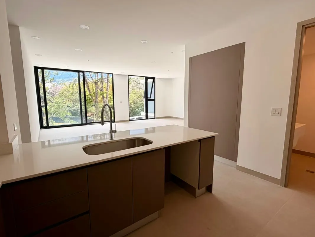 Modern apartment located in one of the most exclusive areas of Escazú, on the main road of San Rafael. The property offers incredible mountain ...