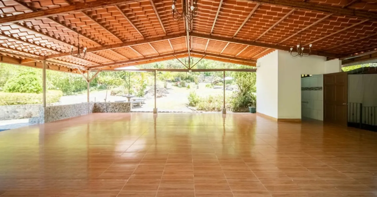 Quinta Uso Suelo Mixto en Cachí, Paraíso, Cartago