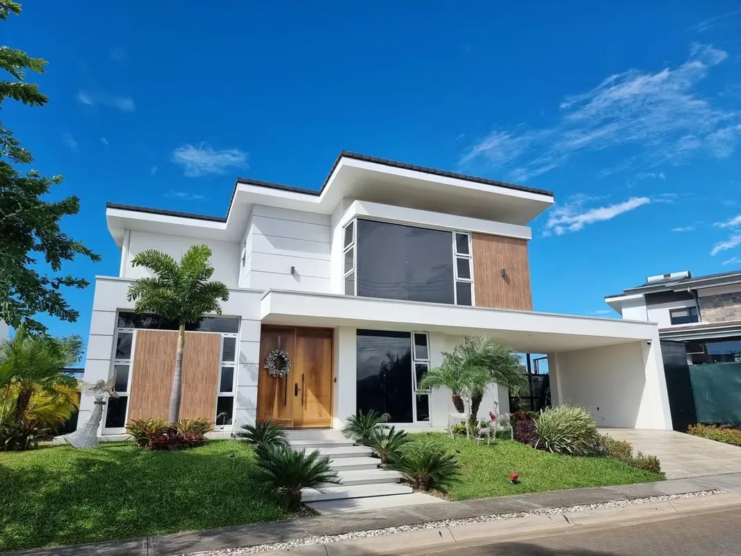 LARGE HOUSE WITH POOL FOR SALE, ALAJUELA, GRECIA, MONTEZUMA CONDOMINIUM