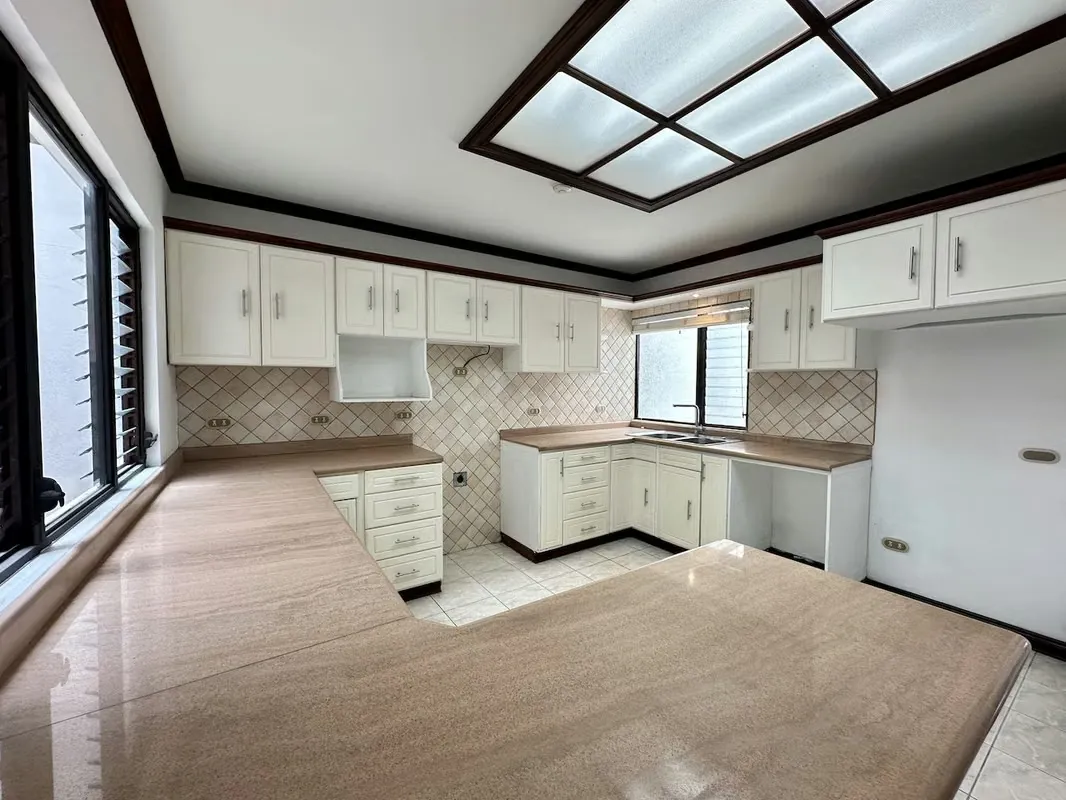 LARGE HOUSE RENTAL IN SAN RAFAEL DE ESCAZU