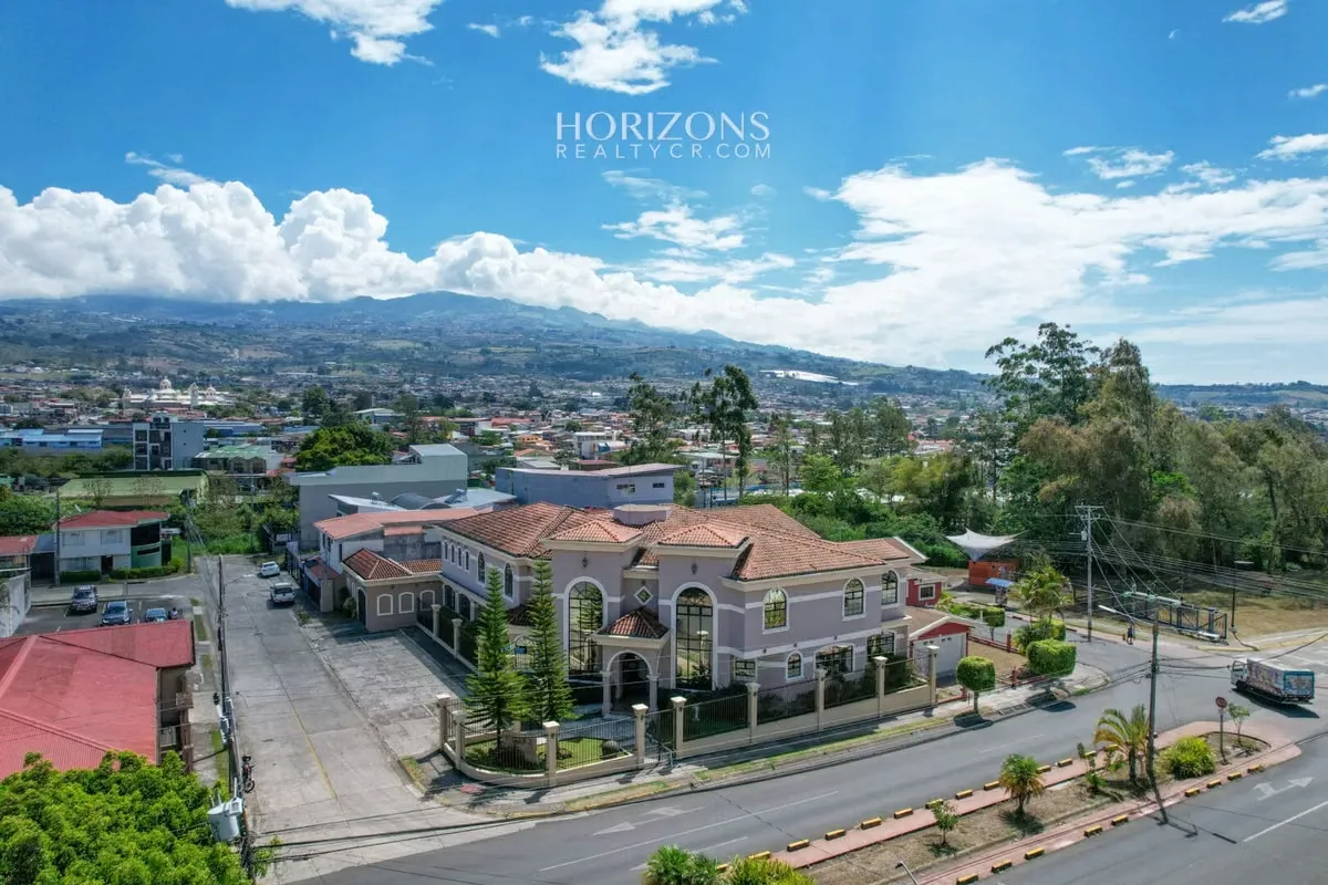 Edificio de Oficinas en Venta a 50m del TEC | Cartago | HCR25