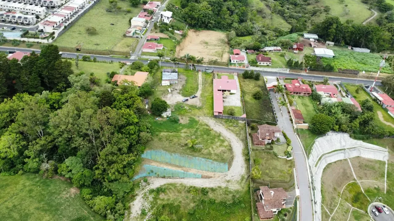Lot for sale in Mata de Plátano, Goicoechea; ready for real estate development.