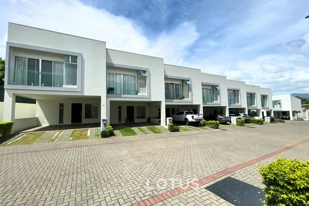 Casa en venta en Condominio Vivre, Lomas de Ayarco, CÓDIGO AJ041