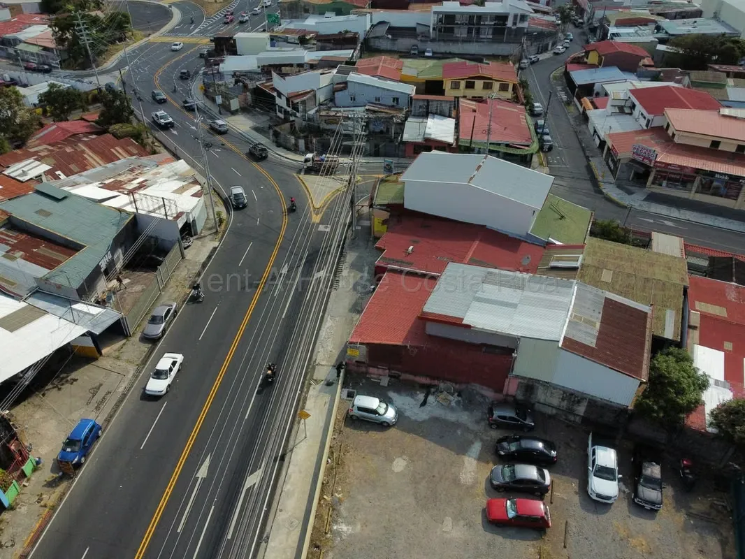VENTA Local Comercial Renovado en Guadalupe Calle Blancos – Alto Tránsito y Parqueos
