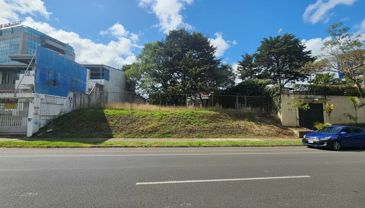 Extraordinario lote en Barrio Dent (ID 42540)