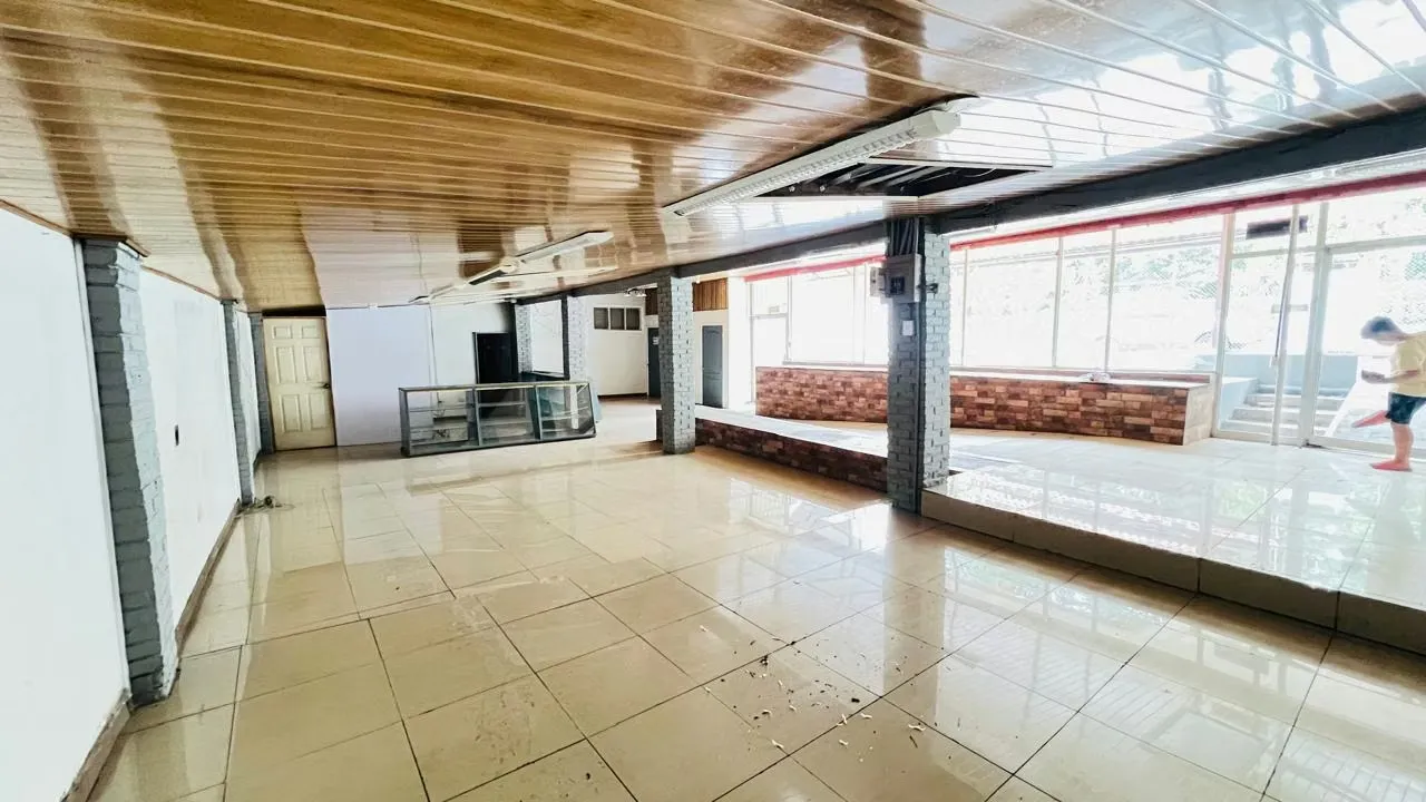WAREHOUSE / COMMERCIAL SPACE FOR RENT – PIEDADES, SANTA ANA