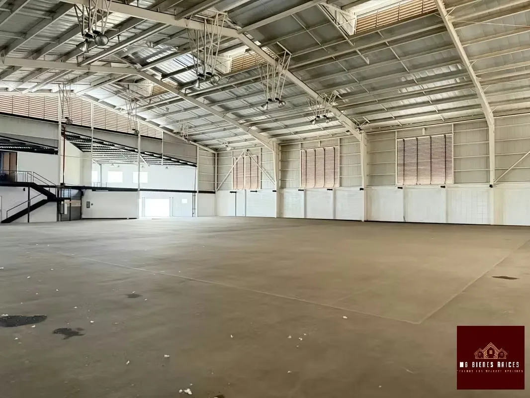 Bodega en zona Industrial, excelente ubicación para desarrollar su actividad económica.