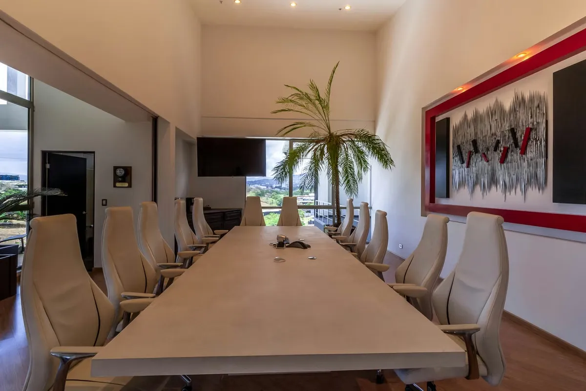 Oficina de lujo en Escazú – 86m² ($2.400 IVA y cuota incluido)