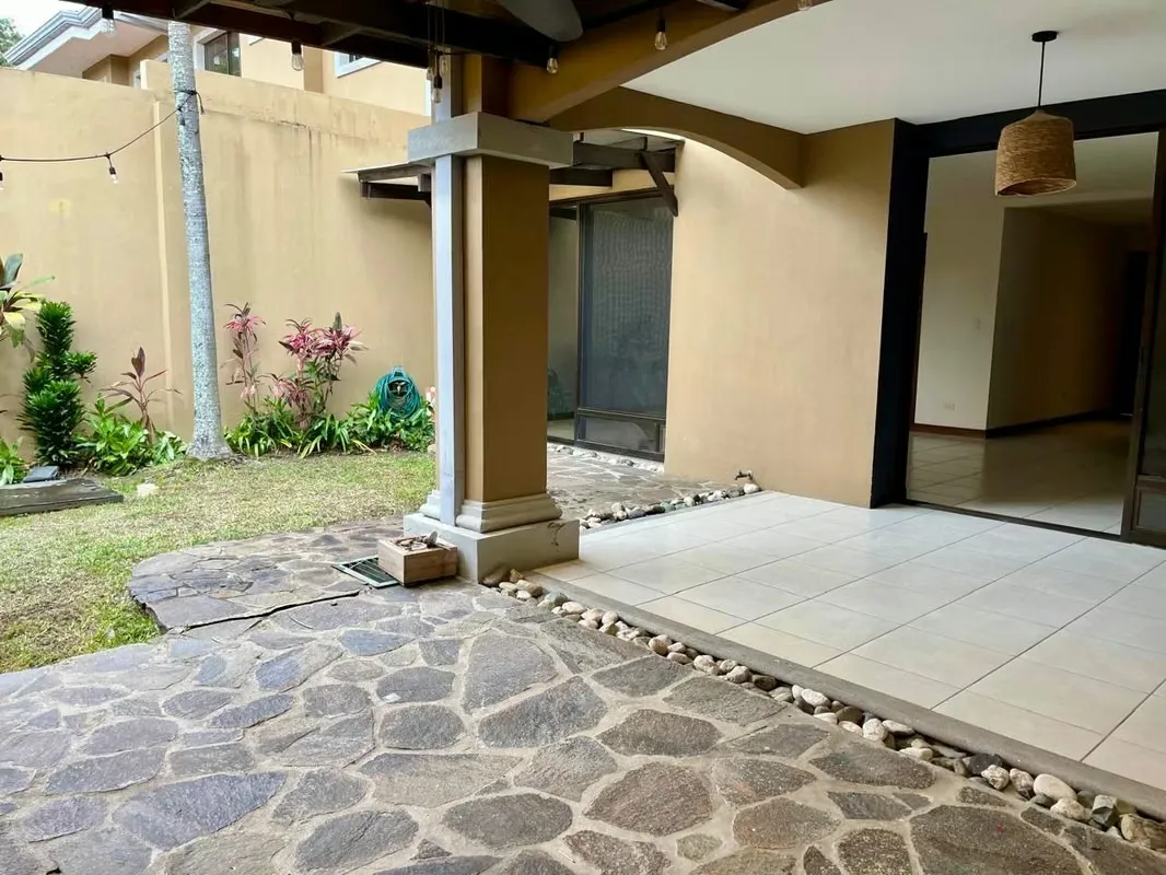 Casa en alquiler en Pozos de Santa Ana, Excelente ubicación
