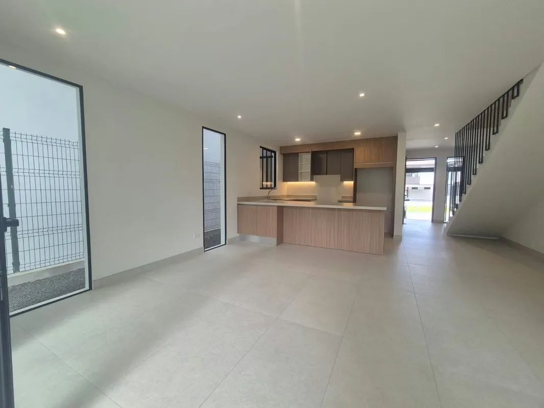 Se Alquila Moderna Casa Nueva a Estrenar en Condominio Barreal de Heredia