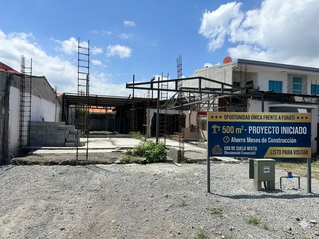 Venta de Lote con uso de suelo mixto en Santa Ana (Proyecto Iniciado)